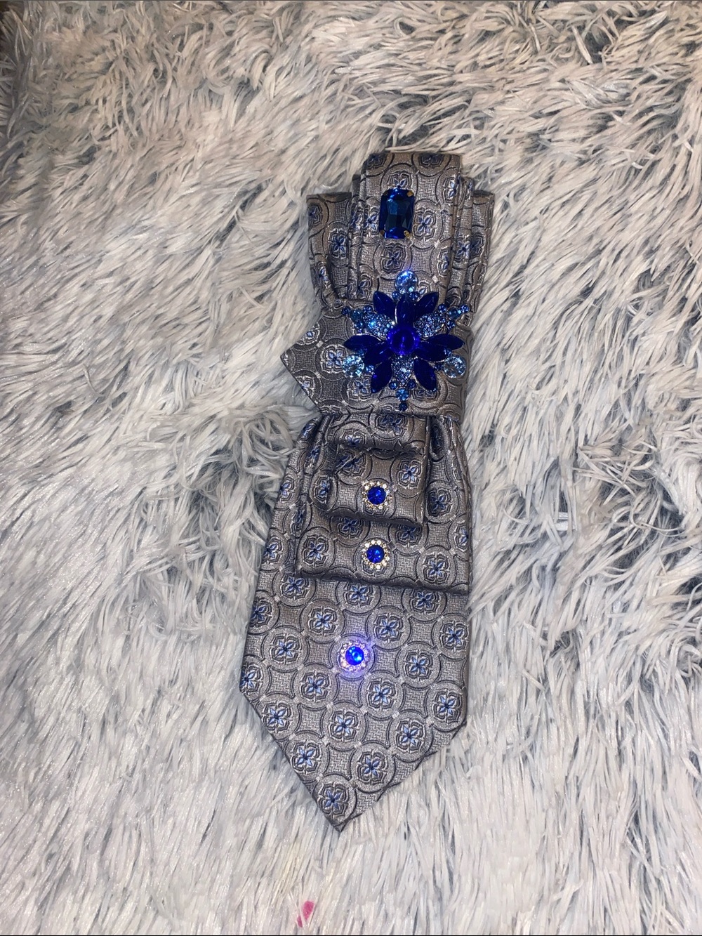 ELEGANT TIE BROOCHES